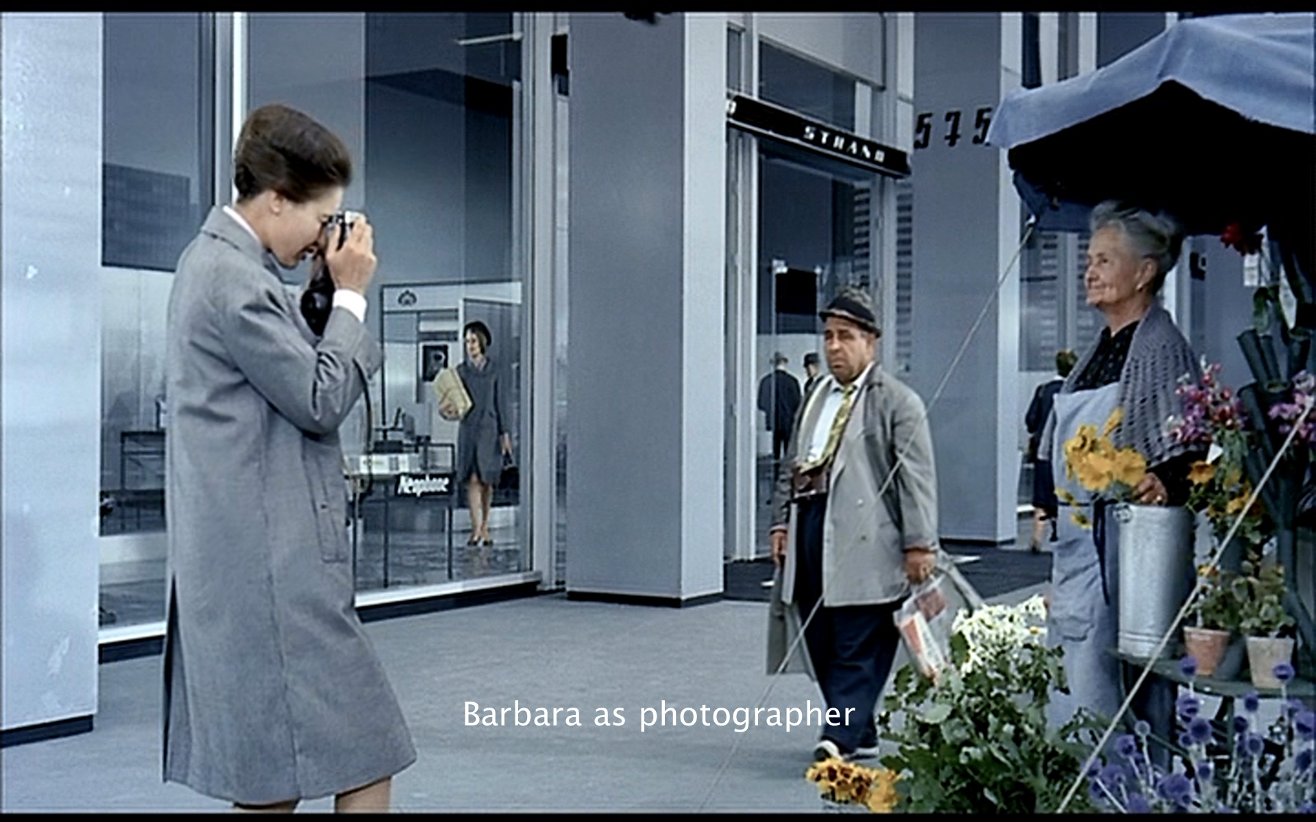 Hulot amidst humanity at the airport